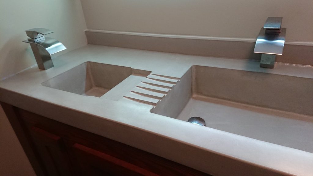 Vanity top with dedicated shaving sink